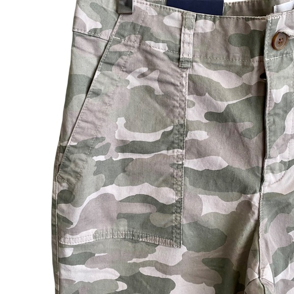 NWT Women’s Gap Girlfriend Khaki Pants - Picture 3 of 8